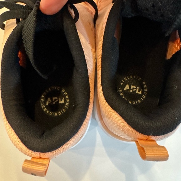 APL Techloom Pro sneakers knit sneakers peach black white size 7.5 - Picture 8 of 9